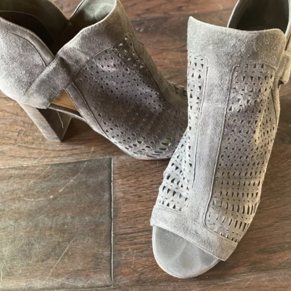 Vince Camuto cranita peep toes booties grey size 9.5 - Picture 1 of 11